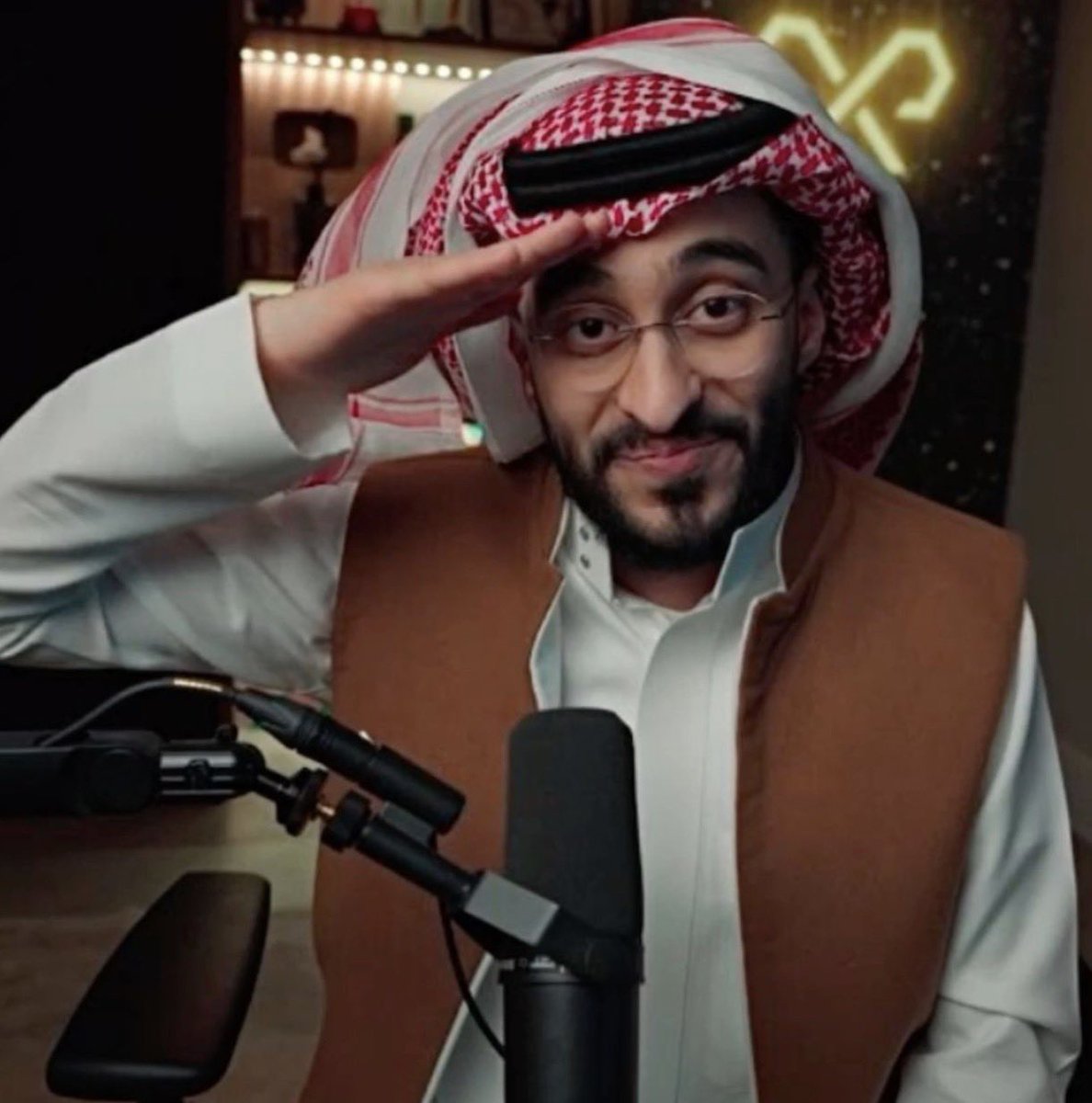2iSOZY's tweet photo. عرابين الكيك والقوتات 
لاتحاول تزرع فتنه ،كلهم فيهم الخير والبركه 🤍 https://t.co/U2aqztKnvU