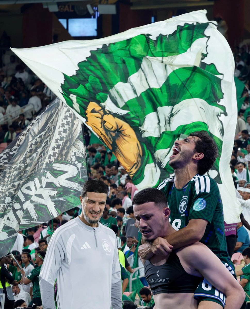 helalfansSpace's tweet photo. توقع نتيجة مباراة #السعودي_الامارات
في نهائي #كاس_الخليج
سوف نختار ٣ رابحين🇸🇦
الشروط:
- ريبوست 
- التوقع لمرة واحدة فقط 
- ينتهي استقبال التوقعات مع بداية المباراة
#مساحة_الجماهير_الخليجية 
#مساحة_الجماهير_الهلالية 
#مساحة_الموج_الازرق https://t.co/1pwJlt7Zlc