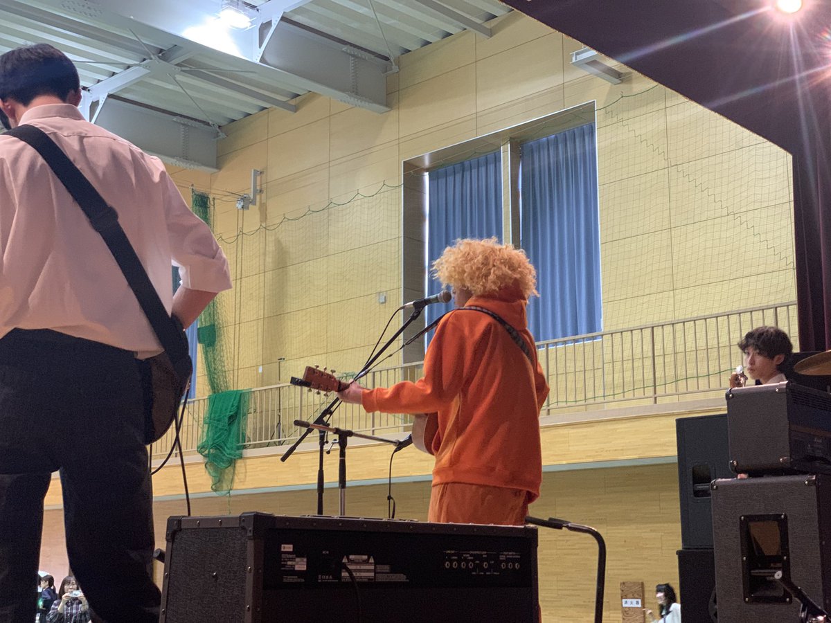 seidragers's tweet photo. 本日は、マリカ広場でアコースティックスの村山さんが主催するイベントに参加させてもらいます。色んな場所で音を鳴らしている人がいて楽しいと思わせてくれた村山さん。夜までやってます。ゆるりとあったかい格好でお越しくださいね。我々の出番は14:00。軽音2年かいも初ライブ。 https://t.co/AOtwvtH8hG
