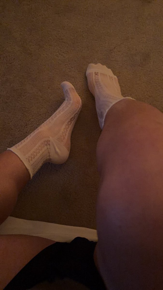 xxxcaseyx's tweet photo. pump and goon to my socks footboy😈

#femboy #feet https://t.co/08I7DPtKM4