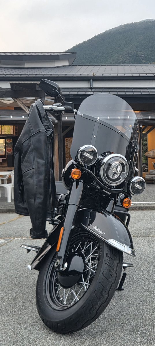 spa890Adventure's tweet photo. 乗り換えました！

次のお供はHelitage Classic/Harley-Davidson

この迫力満点の男らしい顔を見てくれ！
よろしくね。

#Harleydavidson
#moto https://t.co/aSWmOLPDB2