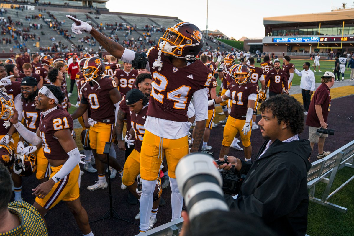 CMU_Football's tweet photo. Productive Homecoming.

#FireUpChips https://t.co/dDjpf4isFM