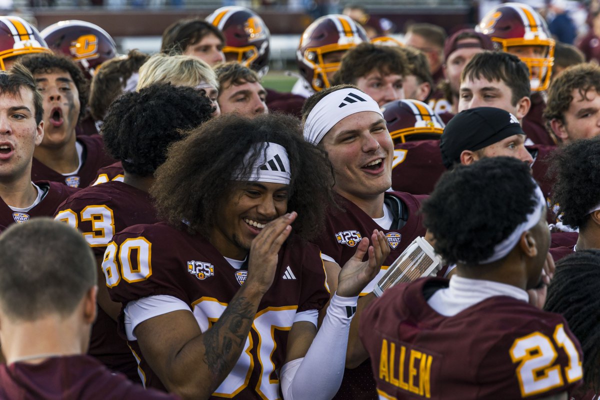 CMU_Football's tweet photo. Productive Homecoming.

#FireUpChips https://t.co/dDjpf4isFM