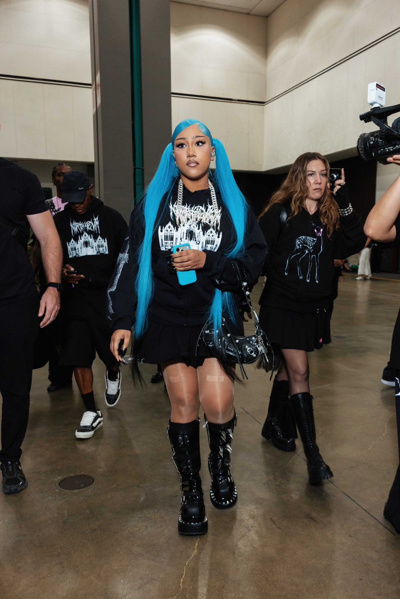 Complex's tweet photo. North West making her way through ComplexCon 🩵

COMPLEXCON. LOS ANGELES, OCTOBER 3-4. 
GET YOUR TICKETS LINK IN BIO. https://t.co/pvq4Zhu7Io