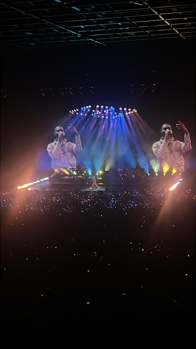 kutloanolenka's tweet photo. suicide postponed, i saw Dave 🥺 https://t.co/1k29qCygik
