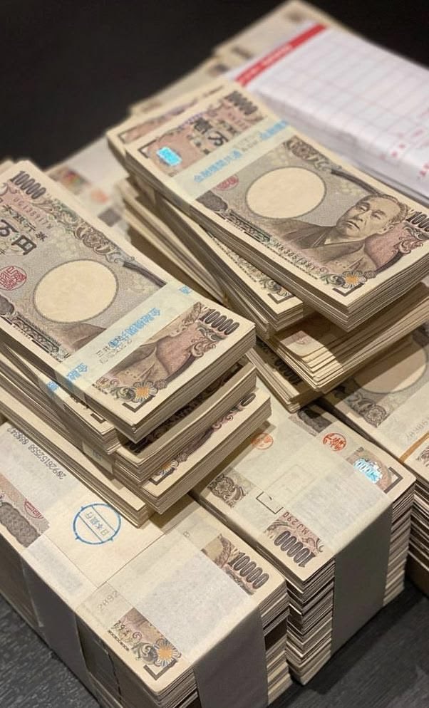 Haruto2202's tweet photo. みんな正直に教えて…！
1ヶ月の生活費、いくらあれば足りる？😭
①10万円
②20万円
③30万円
④100万円

#PayPayください
＃PayPay乞食
#金欠 https://t.co/pWTeB68UdO