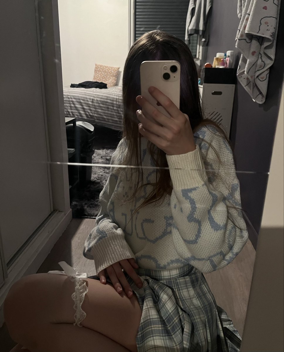 n33dy_girl's tweet photo. how to get more attention when you’re new hereee #nsfwtwt https://t.co/iMeiu2aqr4
