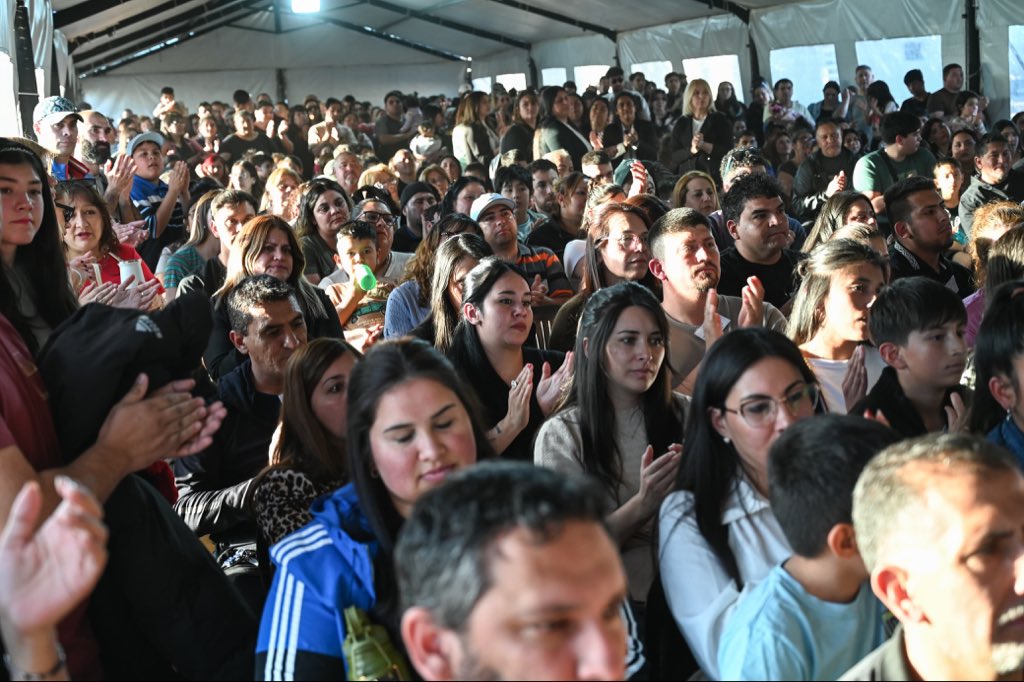 claudiojpoggi's tweet photo. 78 familias de la Ciudad de San Luis fueron pre adjudicados en sus VIVIENDAS. Visitamos el barrio, las familias conocieron el avance de obra de su casa y el próximo 21 de Noviembre recibirán las llaves de sus hogares. 👏👏 https://t.co/y0YAuRS3iq