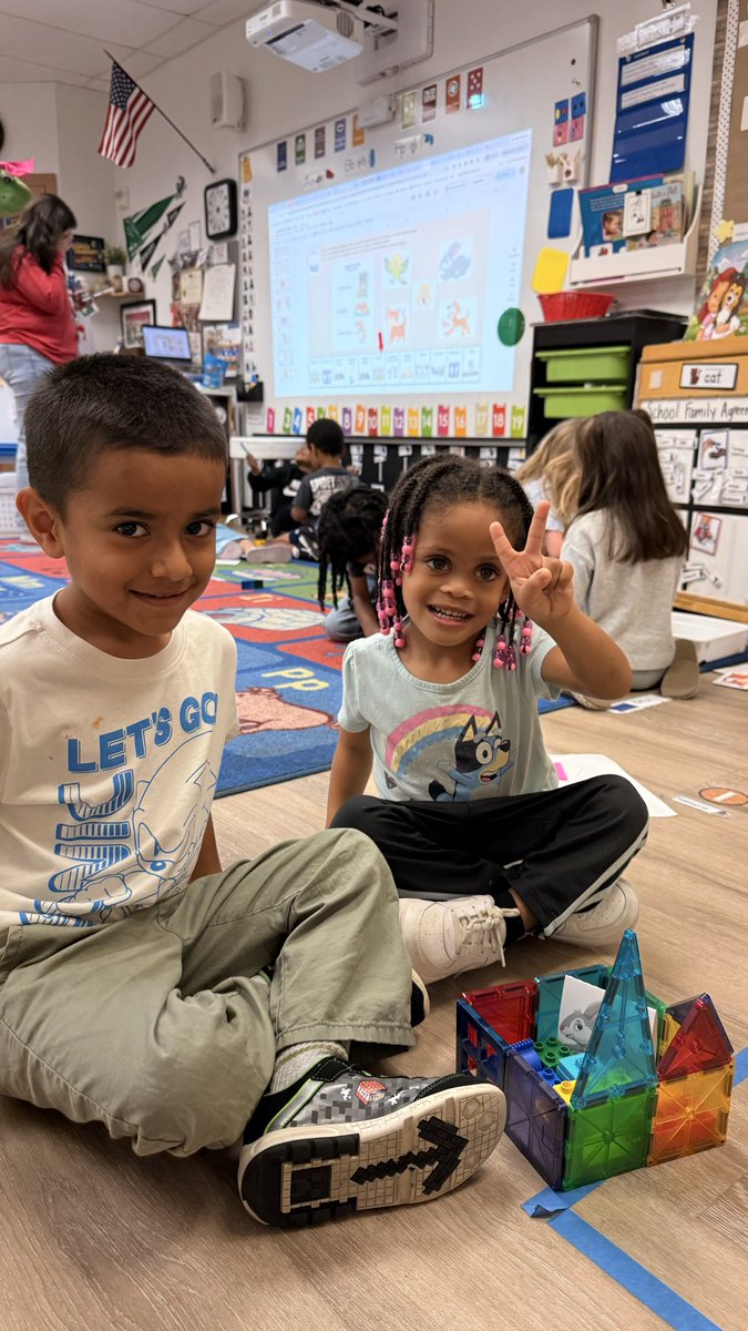 FawkesDen's tweet photo. Our first group project of the year! Teams collaborated to design and build a shelter for a pet. #AVIDforall #risdprek #RISDDreamOn #NLERanch @MrsCoutant @MrsKellyTo https://t.co/jVy9uM3cqF
