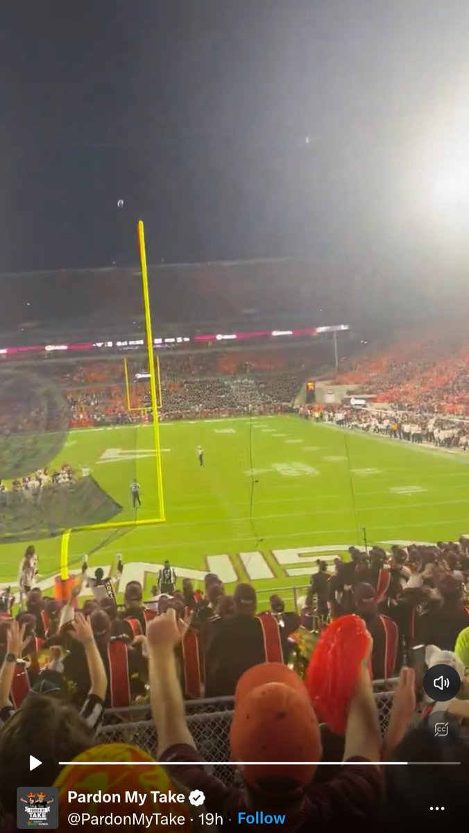 AaronDMartin2's tweet photo. @theBOAGieMAN @Andrewd62d5 @nickbateman33 Field goal was good Virginia Tech got cheated https://t.co/nqZWYi5Cqr