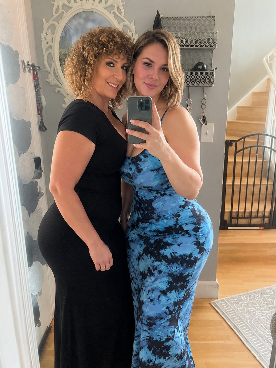Sarahblue001's tweet photo. Hello y'all meet my sister https://t.co/qw4ABtVZMk