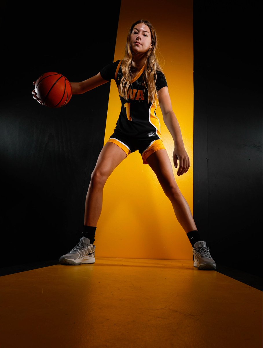 khloe_nicholson's tweet photo. Had an amazing visit at Iowa 💛🖤 https://t.co/F5OsAfFnuY
