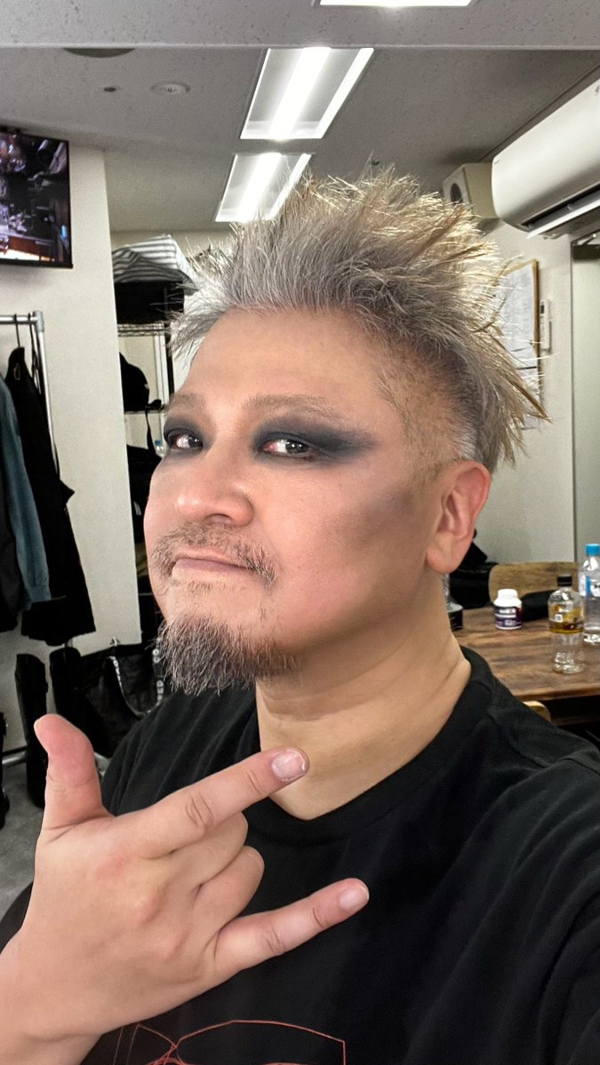 ao_sakurai's tweet photo. おじさんは
メイクを落としたら
汗で浮腫がとれていた
(当社比) https://t.co/RaiMYHmM6u