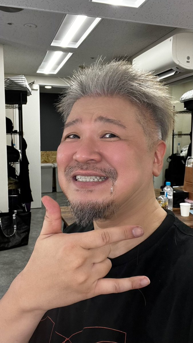 ao_sakurai's tweet photo. おじさんは
メイクを落としたら
汗で浮腫がとれていた
(当社比) https://t.co/RaiMYHmM6u