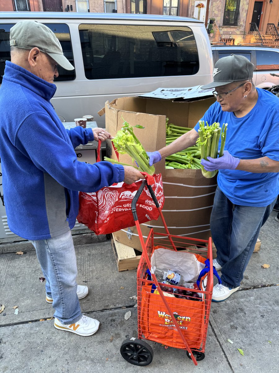 opendoorflc's tweet photo. Another Saturday of serving and supporting our community! 💚🛒

Our Food Pantry is open every Saturday from 8:30 AM–10:30 AM at 999 Greene Avenue, Brooklyn, NY 11221.

Learn more about us at https://t.co/eKLqzrSpXx https://t.co/FsdoI8gq65