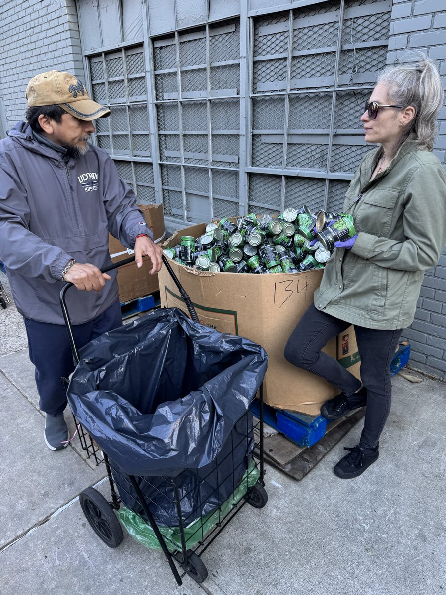 opendoorflc's tweet photo. Another Saturday of serving and supporting our community! 💚🛒

Our Food Pantry is open every Saturday from 8:30 AM–10:30 AM at 999 Greene Avenue, Brooklyn, NY 11221.

Learn more about us at https://t.co/eKLqzrSpXx https://t.co/FsdoI8gq65