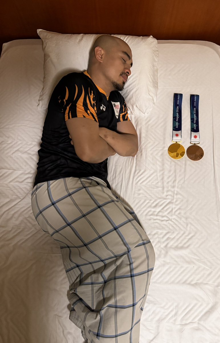 AzizulAWANG's tweet photo. EMAS &amp; GANGSA 🥇🥉

Kejayaan ini adalah milik seluruh RAKYAT MALAYSIA.🇲🇾

Terima kasih diatas sokongan dan kepercayaan daripada and semua.❤️

#demilencanadidada
#WeAreOneWithAzizul 
#TeamAzizul #azizulawang https://t.co/noiPfGuCPw