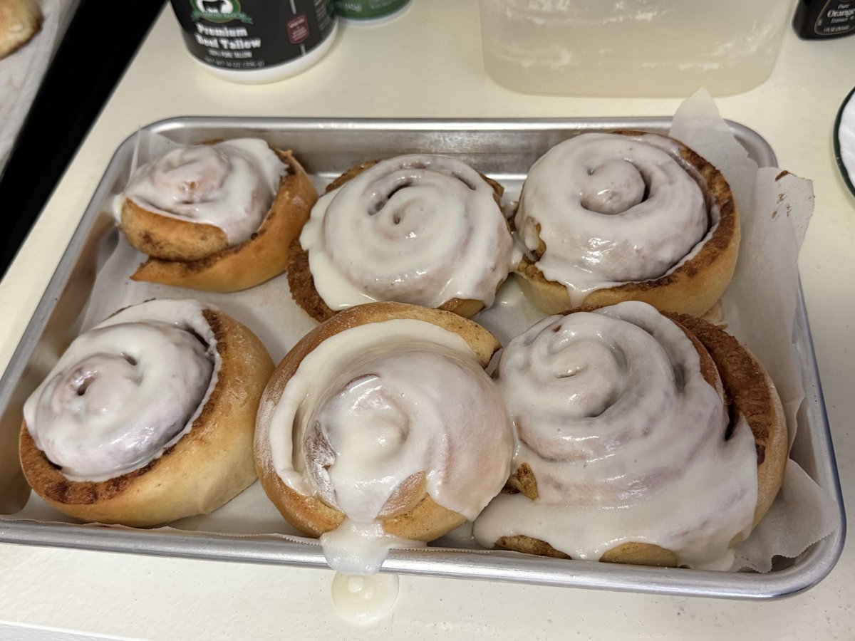 notclutchpowers's tweet photo. Made myself some conference cinnamon rolls with orange flavored frosting 😋 https://t.co/Q066D4xgL9