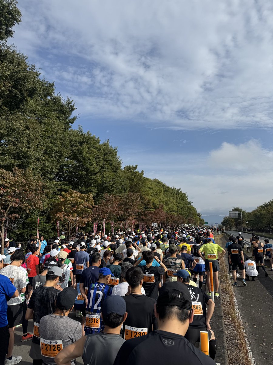HRKwithENKI's tweet photo. 鶴ヶ城ハーフマラソン！

日は暑く、風が寒いw
#鶴ヶ城ハーフマラソン https://t.co/6jYw0esvdx