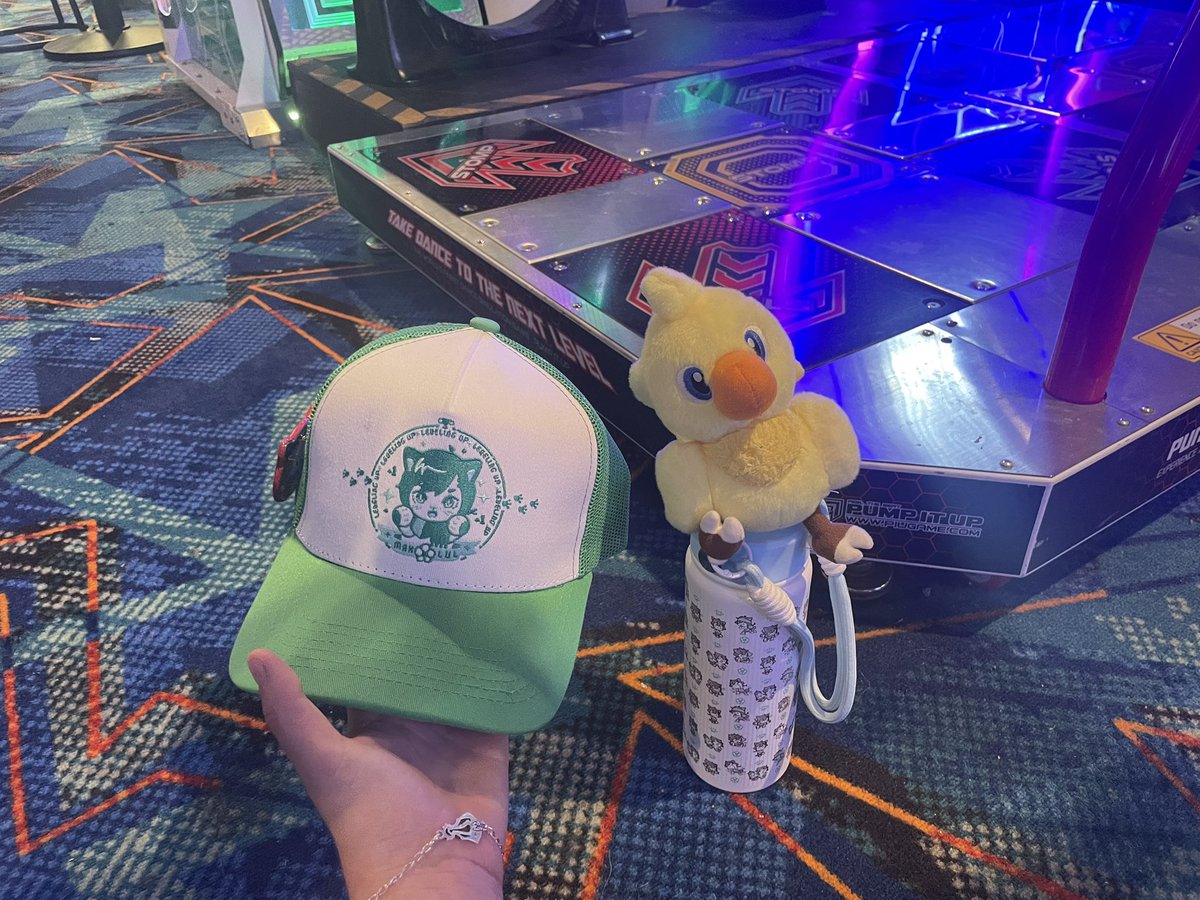 Jimenick_'s tweet photo. As soon as I saw the new merch from @endymade I had to get it. Its perfect for my pump sessions!! ↘️⬇️➡️ https://t.co/zRiycJTuSm