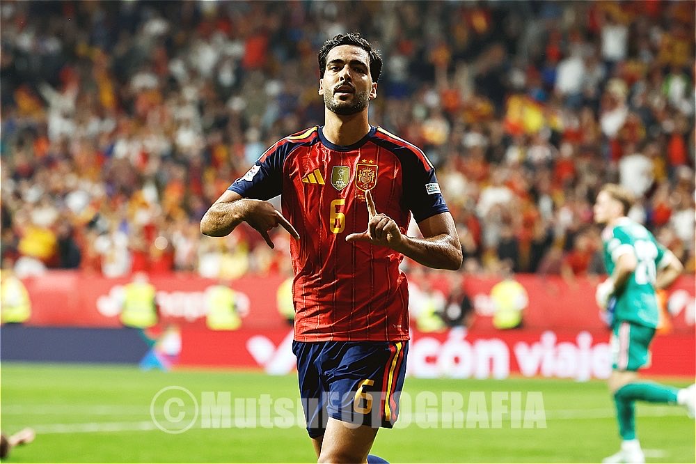 MutsuKAWAMORI's tweet photo. Spain x Czech, Nuevo Carlos Tartiere, Oviedo, Spain, Mikel Merino.

#flickr #uefanationsleague #futbol #football #fotbal #kopańa #unl
#spain #oviedo #esp #czech #cze #celebrate https://t.co/neBxjbnpNW