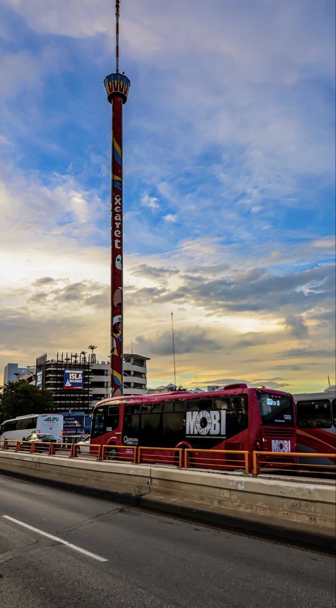 imoveqroo's tweet photo. Como dice el dicho… ¡después de la tormenta viene la calma! 🌦️✨

Hoy, la #Ruta27 #Kilómetro0 de MOBI nos regaló esta increíble postal de #Cancún. 😍

Recuerda que la Ruta 27 km 0 pasa por lugares como: Plaza Las Américas, Glorieta del Ceviche y retorna en el Mercado Coral Negro https://t.co/Reg2zoIqls