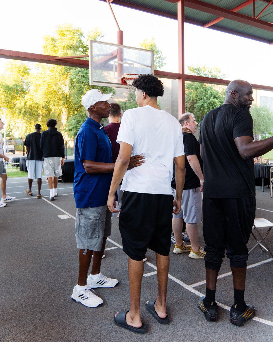 SunDevilHoops's tweet photo. Connecting the past with the present 🔱

Had a great time at our alumni BBQ dinner last night 💛 https://t.co/cFcI4xC3Wz