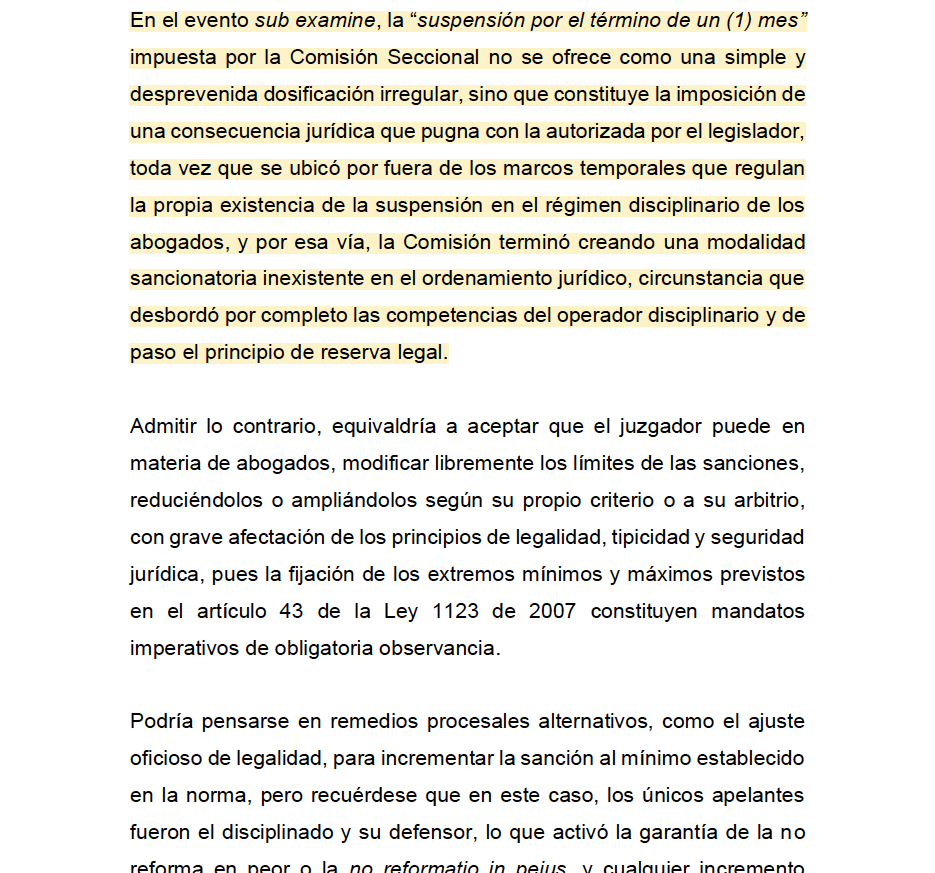 Melovides's tweet photo. ¿Puede el juez disciplinario imponer a un abogado una sanción de suspensión por un término inferior al mínimo previsto legalmente, bajo el argumento de ejercer facultades de dosificación de la sanción?

No. La facultad de dosificación del juez disciplinario está sometida estrictamente a los límites fijados por el legislador. Por tanto, imponer una suspensión por un término de un (1) mes, cuando dicho lapso se encuentra por fuera de los márgenes temporales legalmente establecidos, no constituye una simple irregularidad en la graduación de la sanción, sino la creación de una modalidad sancionatoria inexistente en el ordenamiento jurídico.

Enlace: (Perfil de Facebook) https://t.co/So1HC1KJ5Y