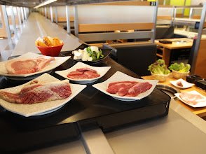 nyun_975's tweet photo. @tweetsoku1 なら、回転寿司の注文レールスタイルかな。
某焼肉食べ放題で実績があるから、しゃぶしゃぶでもいけるでしょ。
※画像は公式から、AIや自撮りじゃないよ https://t.co/Tz15IpHoZ8