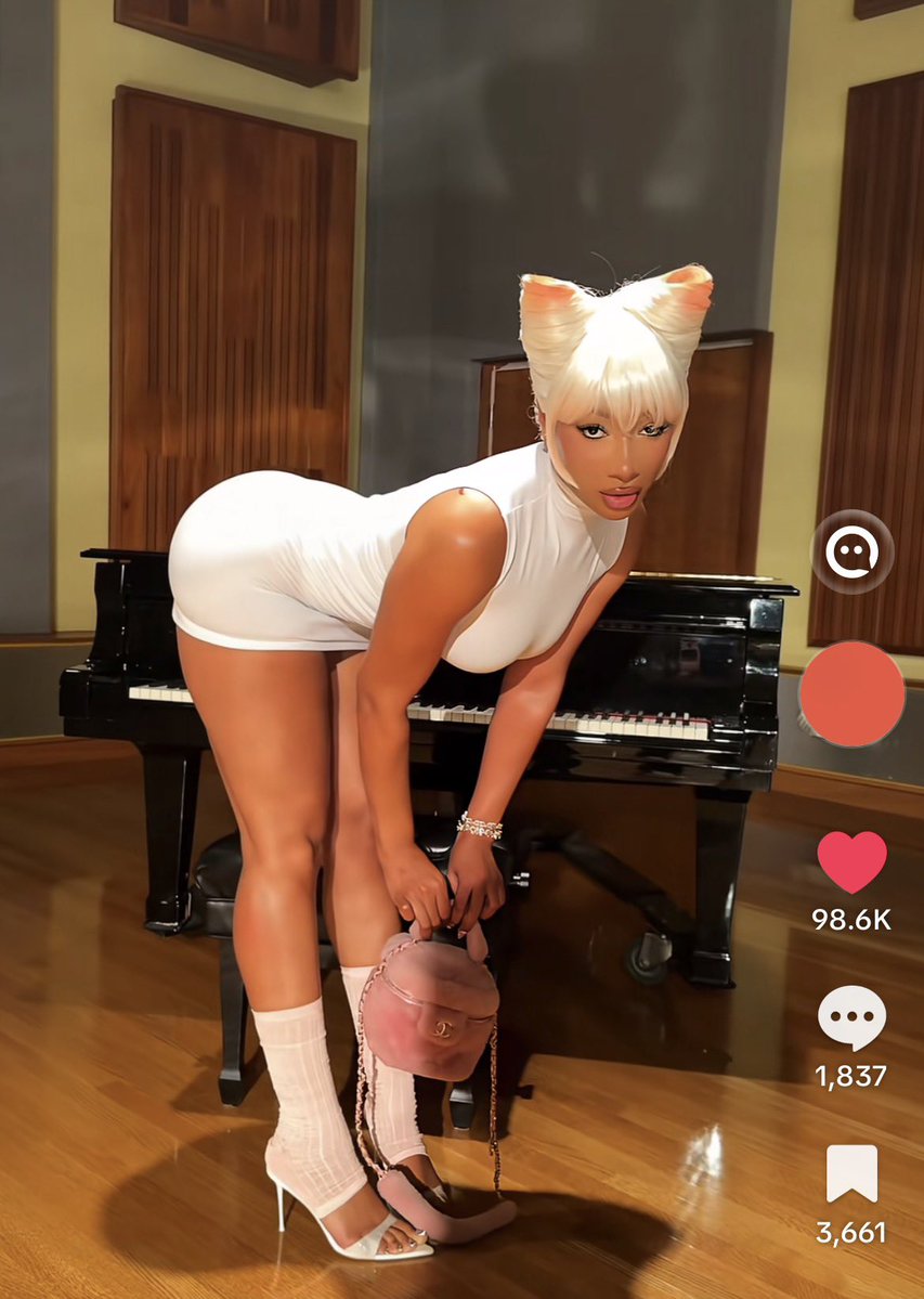 ladydanacorn's tweet photo. This look. https://t.co/cRsMbdohiH