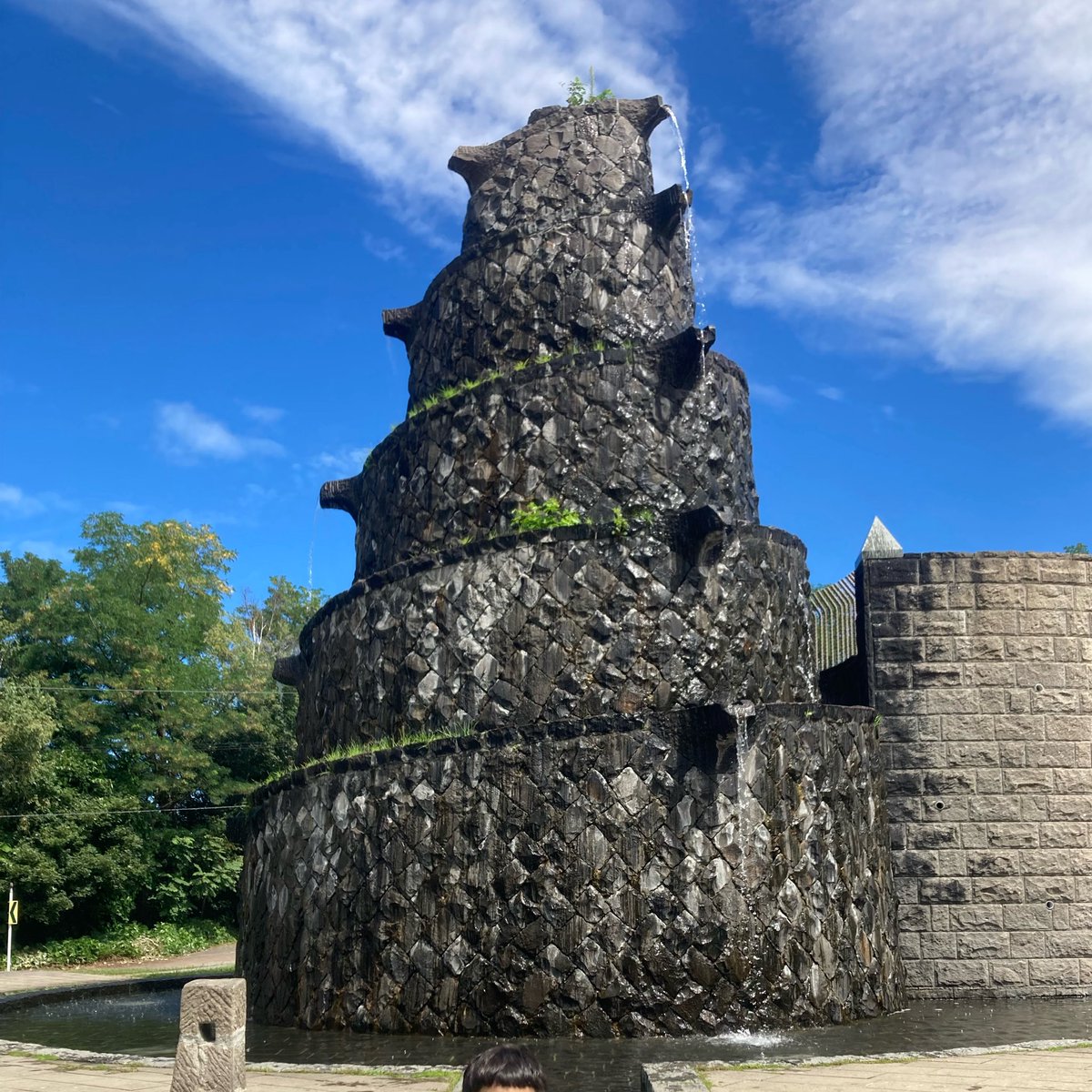 zou_da_zou's tweet photo. 北海道の石山緑地。採掘場跡地を再生して作られた公園だけど、こんなの異世界過ぎる〜〜
なんか重要イベント起きるやつ、うずまきの真ん中からワープできるやつ。
札幌にこんな穴場があるなんて。 https://t.co/v8bGnTiIo7
