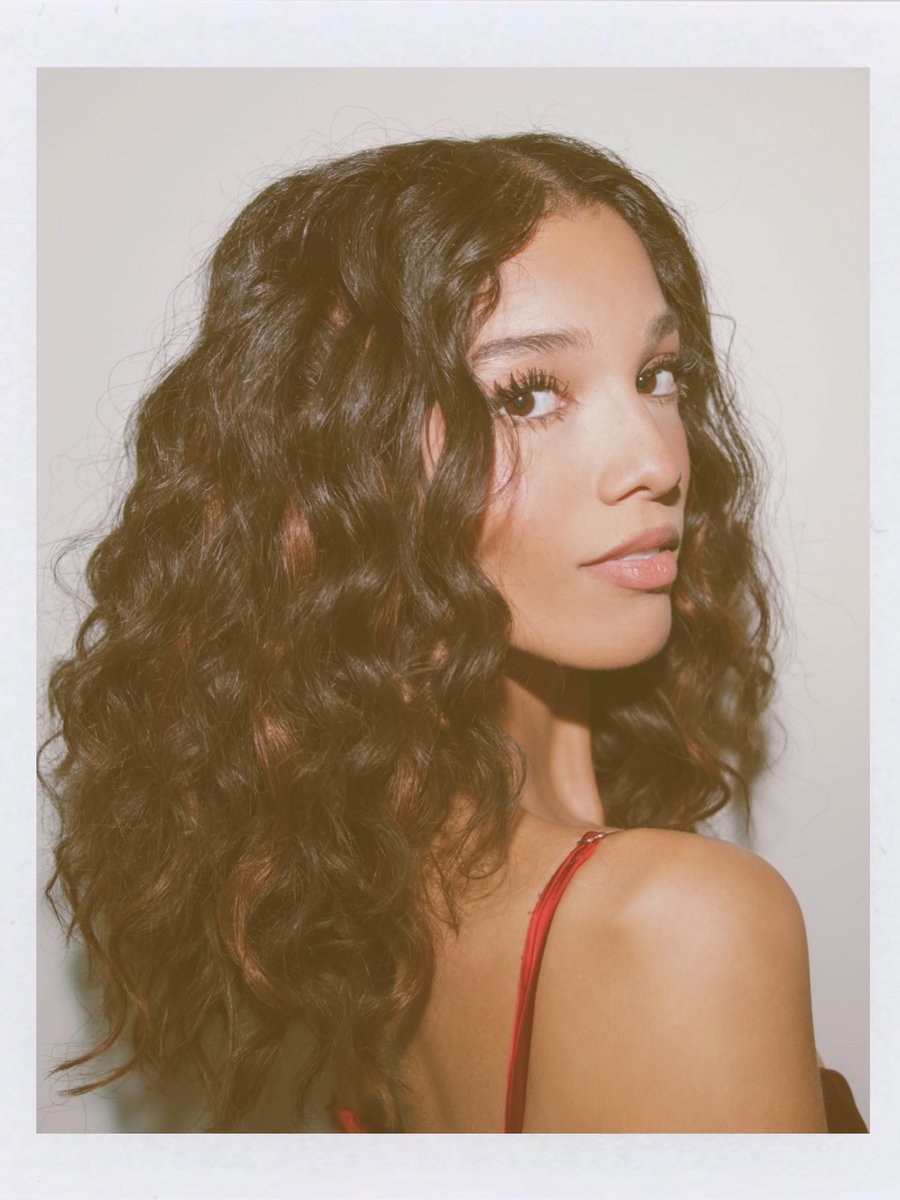 bakersfilm's tweet photo. the brown highlights on her hair 😮‍💨 https://t.co/jJqqDC6bQy
