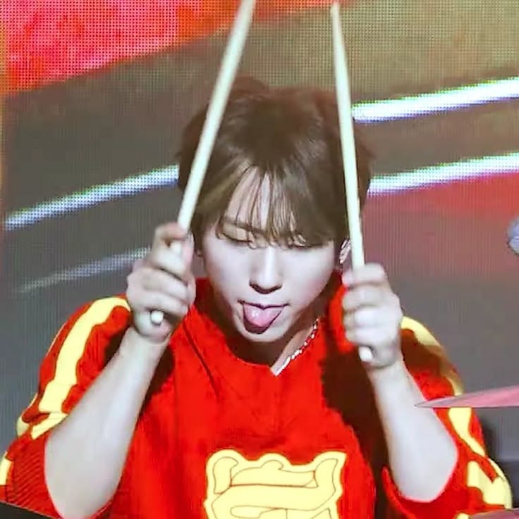 melodyus_'s tweet photo. @sixdinaryy Handsomenyaaaaaa😛🤩
This is another gunil melet with drum stick😛😂 https://t.co/JGu4J3w1fX