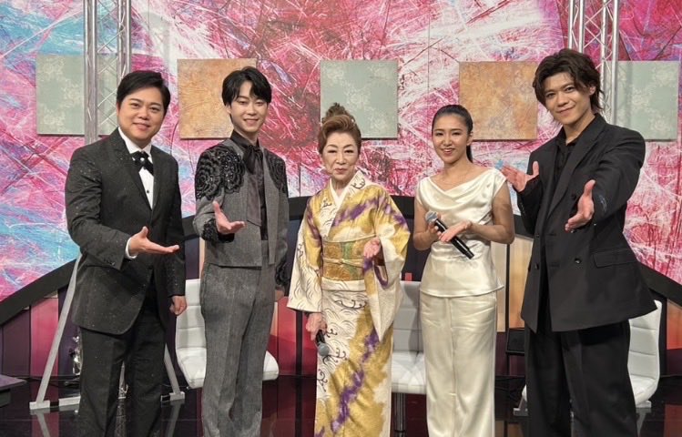 hiroshiouentai's tweet photo. 三山ひろし情報
本日、午後5時〜BS-TBS
熱唱！僕らの名曲ショー
#大月みやこ さん　#駿河ヤマト さん
#田中あいみ さん　#新浜レオン さん
#三山ひろし https://t.co/yRmXDOPfAq