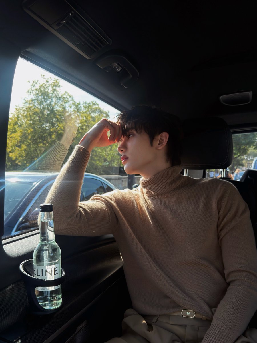 FORCEBOOKFAMILY's tweet photo. Lost in the moments 

IG : kasibook_
BOOK X CELINE PFW27
#BookKasidet
#Celine #CelineEte2027
#MichaelRider  #kasibook https://t.co/mt5qooiwtP