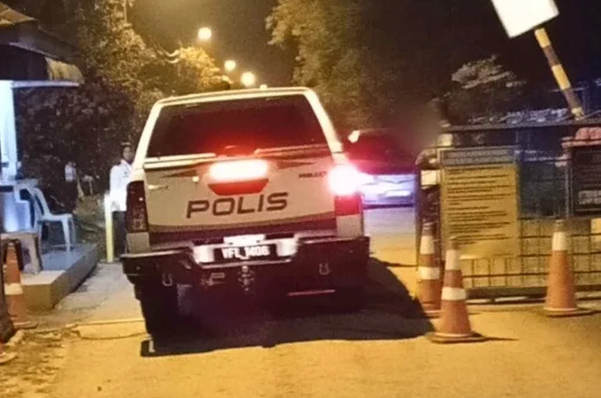 SinarOnline's tweet photo. Pelajar ditemui maut di sekolah disyaki dibunuh

Remaja berusia 16 tahun itu ditemui sudah tidak bernyawa dalam dewan di sekolah terbabit.

Artikel: https://t.co/uPjGCJr6M8

#SinarHarian #beritaterkini #kesbunuh #pelajarmaut #sekolah https://t.co/kFNRu4zdnL