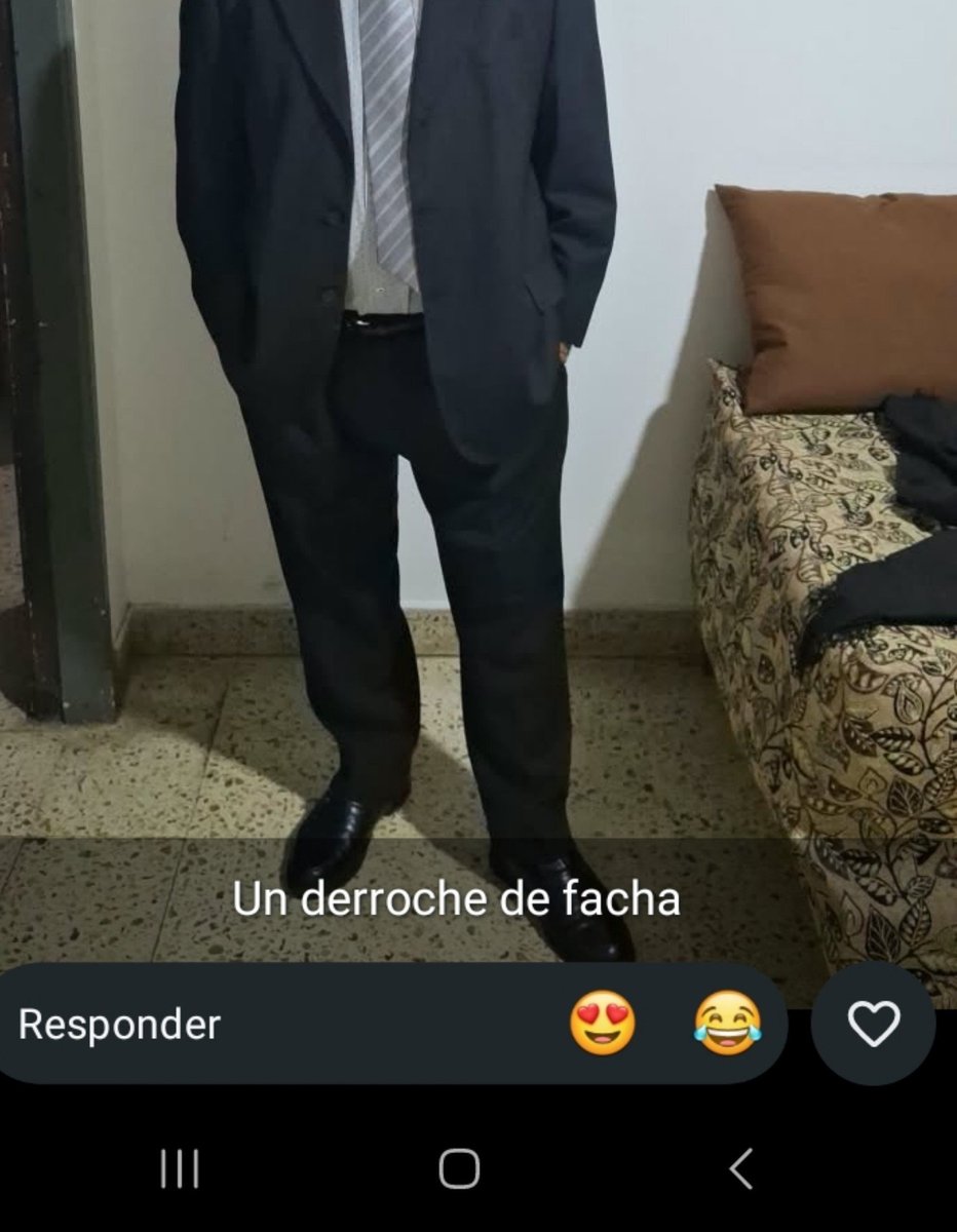 racingalfrent3's tweet photo. Mis viejos tienen un evento 
Mi vieja con las 50 fotos que le saque: sos un DROGADICTO me decepcionas como hijo (las borró todas)
El chad de mi viejo con la única foto que le saque: https://t.co/A0cX5TVUt2