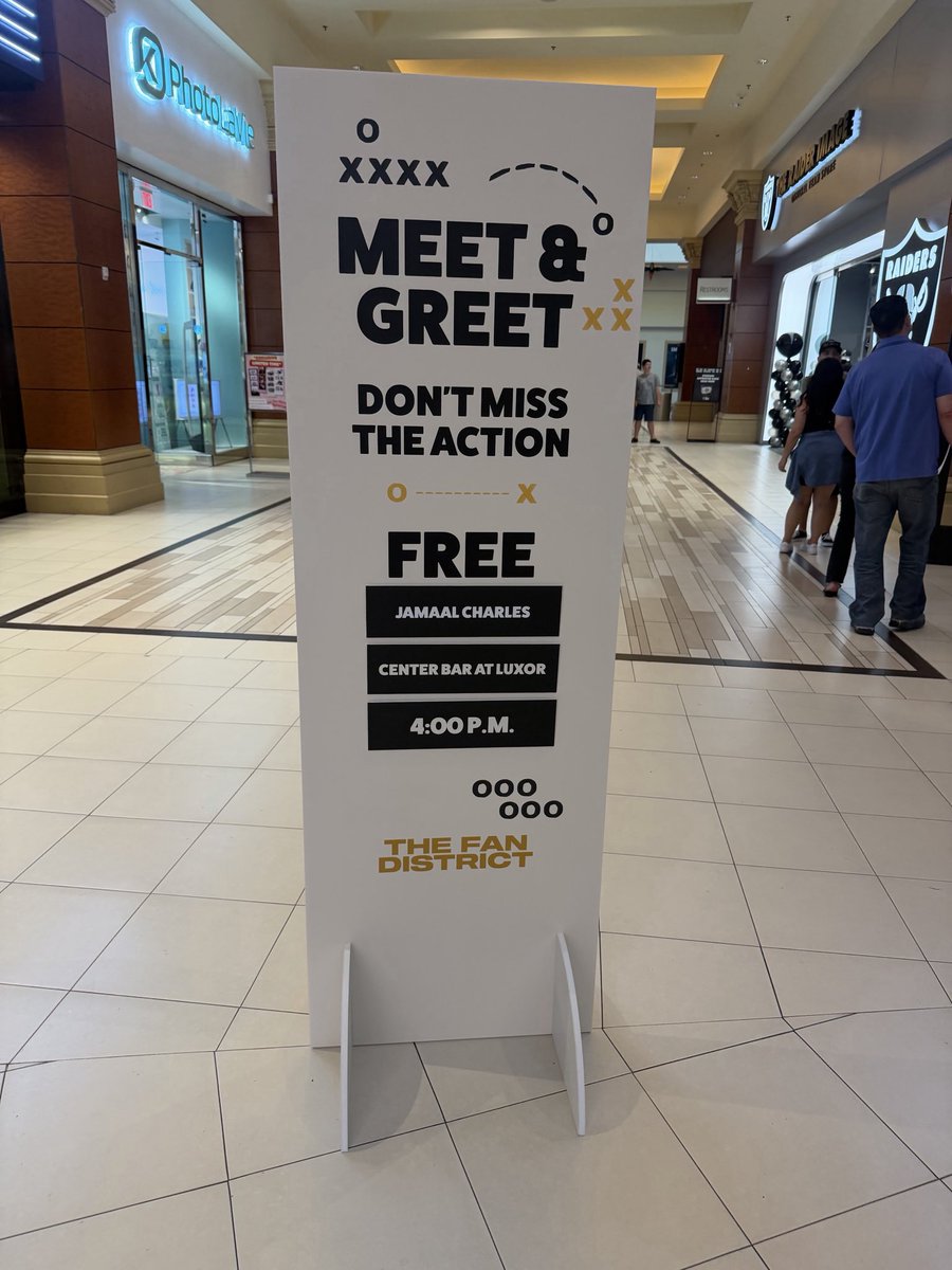 LVRaider_81's tweet photo. Vegas is way too welcoming to opposing fans. I know I’ll never stay at the Luxor ever again even if it’s free🖕 https://t.co/zxpUSqyLaV
