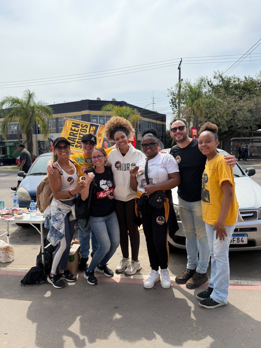 karenpsol's tweet photo. Último dia de campanha nessa energia boa! Com força coletiva e segurança de que levamos as lutas do povo que batalha mais longe! 

Agradeço cada pessoa que construiu junto esse momento! Amanhã será gigante, porque temos a coletividade com a gente 💛✊🏾

KAREN SANTOS 5️⃣0️⃣5️⃣5️⃣5️⃣
Para Deputada Estadual do RS ✊🏾

Pelo povo que batalha, nos vemos nas urnas amanhã! 💛