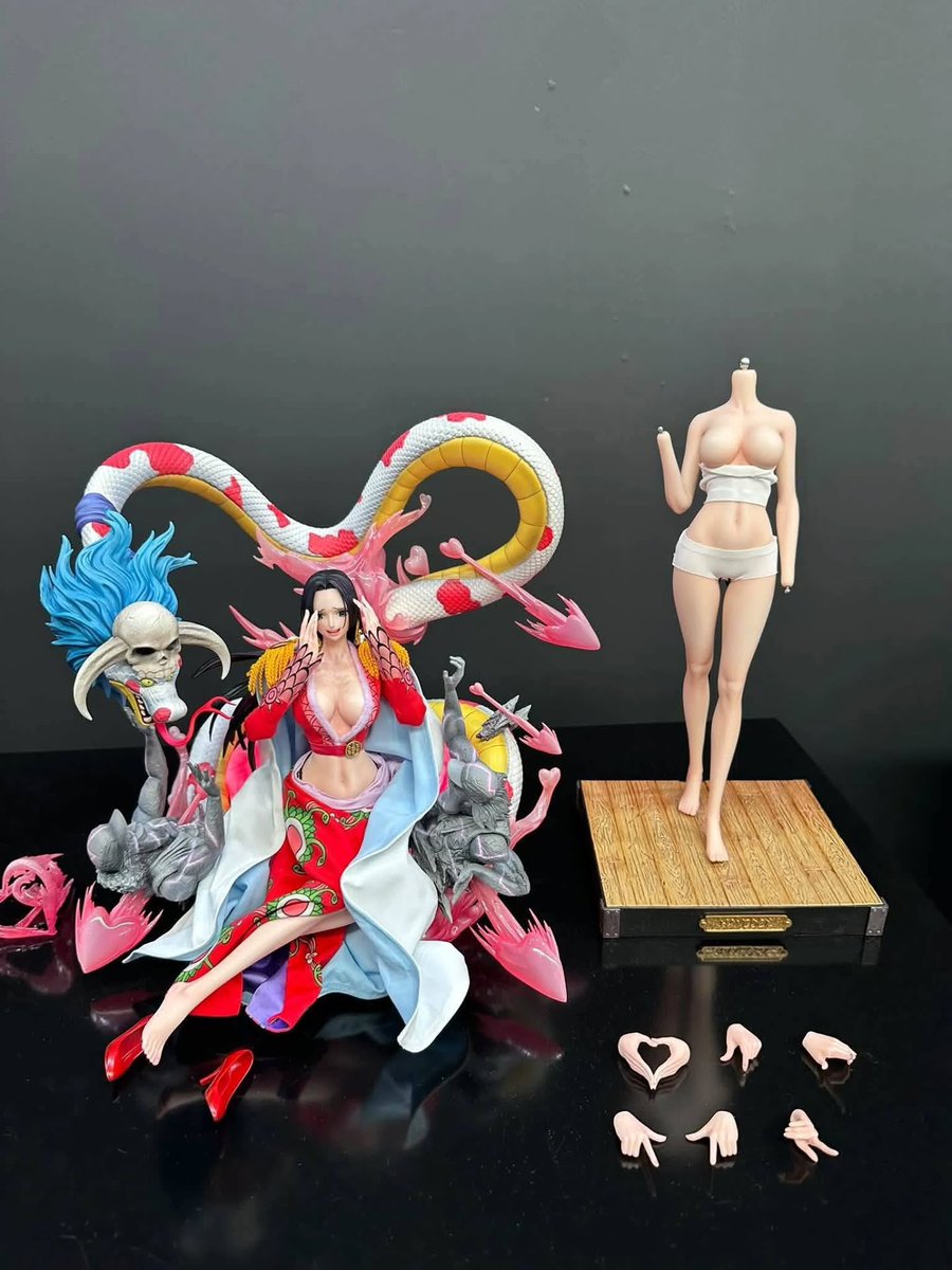 OPMerchandise's tweet photo. In person photos of Pixel Poses x CosmicCreations × JIMEI PALACE (@JIMEIPALACE) Boa Hancock 1/6 Scale Action Figure.

More info to come. Coming soon!

#OnePiece https://t.co/uYaGAxpKch