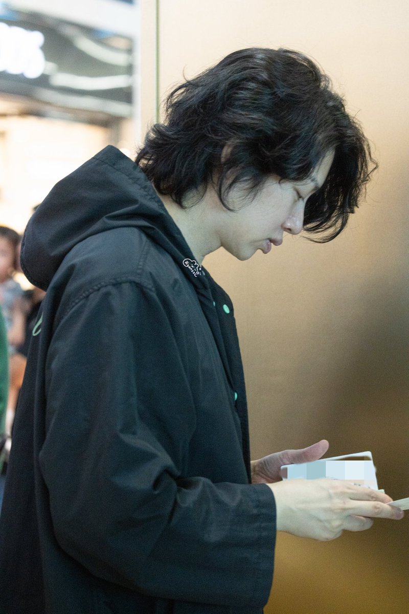 ryon_zzc's tweet photo. 20261004 
🇹🇼🛫
新加坡見了🫶🏻

#HEECHUL #희철 #金希澈
#83z 
#superjunior https://t.co/4KG5uaiMbN