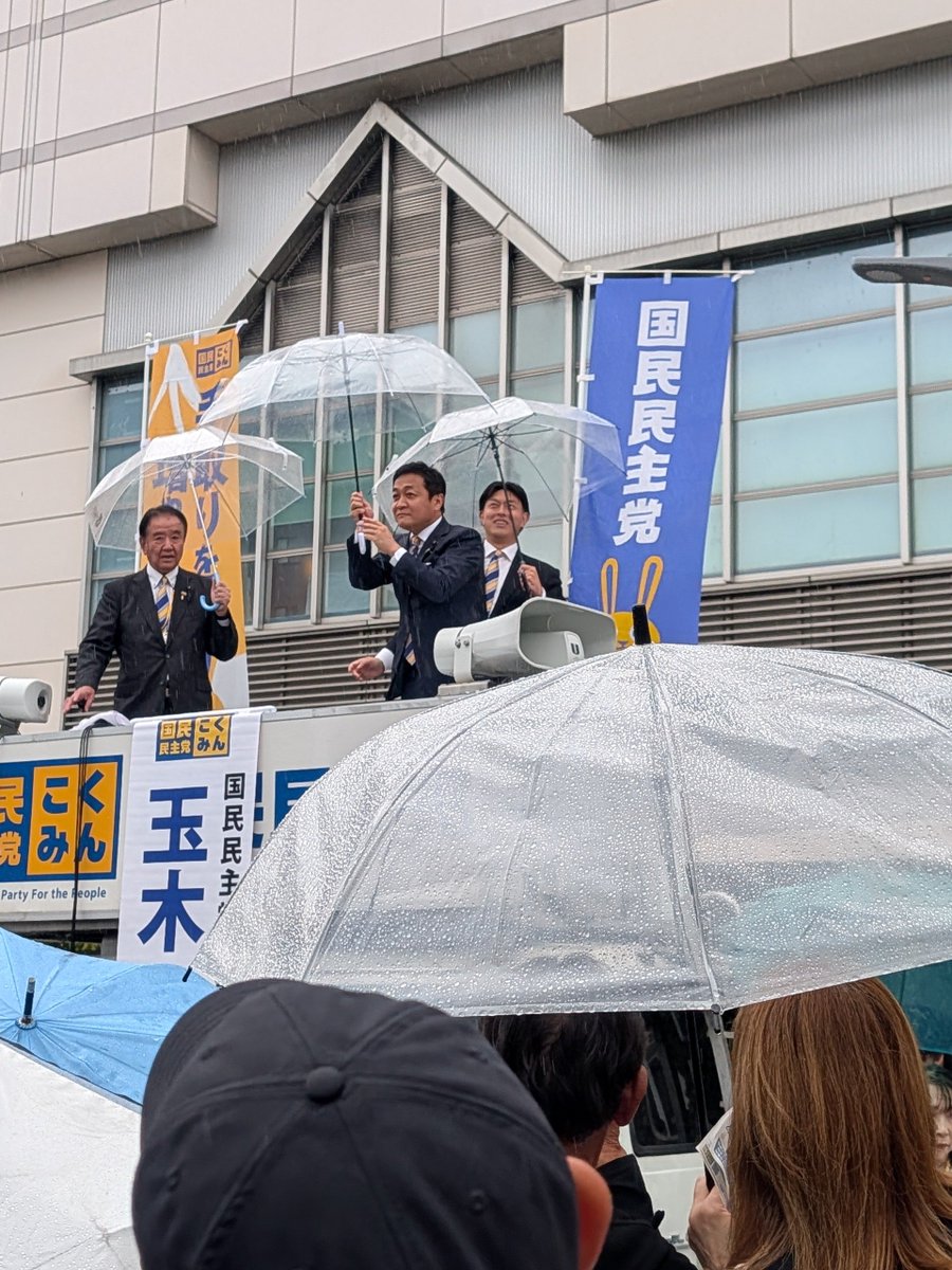 Umeda_Yohei's tweet photo. 今日は10月4日、世間では自民党総裁選出から1年が話題ですが、私個人としては党主催の政治塾ではじめて玉木代表にお会いした日です

思い出せばこの1年本当にに様々なことがありました
4月まであと約7カ月、今までの人生経験を全てを注ぎ込んで、やれる事は全て実行します
※写真は1年前のものです https://t.co/uiLyeq8g5q