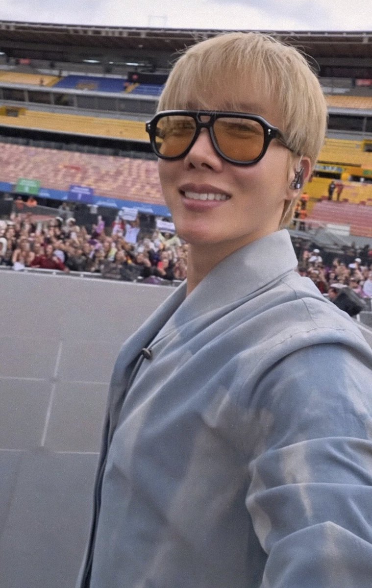 Hskitta's tweet photo. I’m in love with blonde hoseok. https://t.co/h2Axb1qE2I