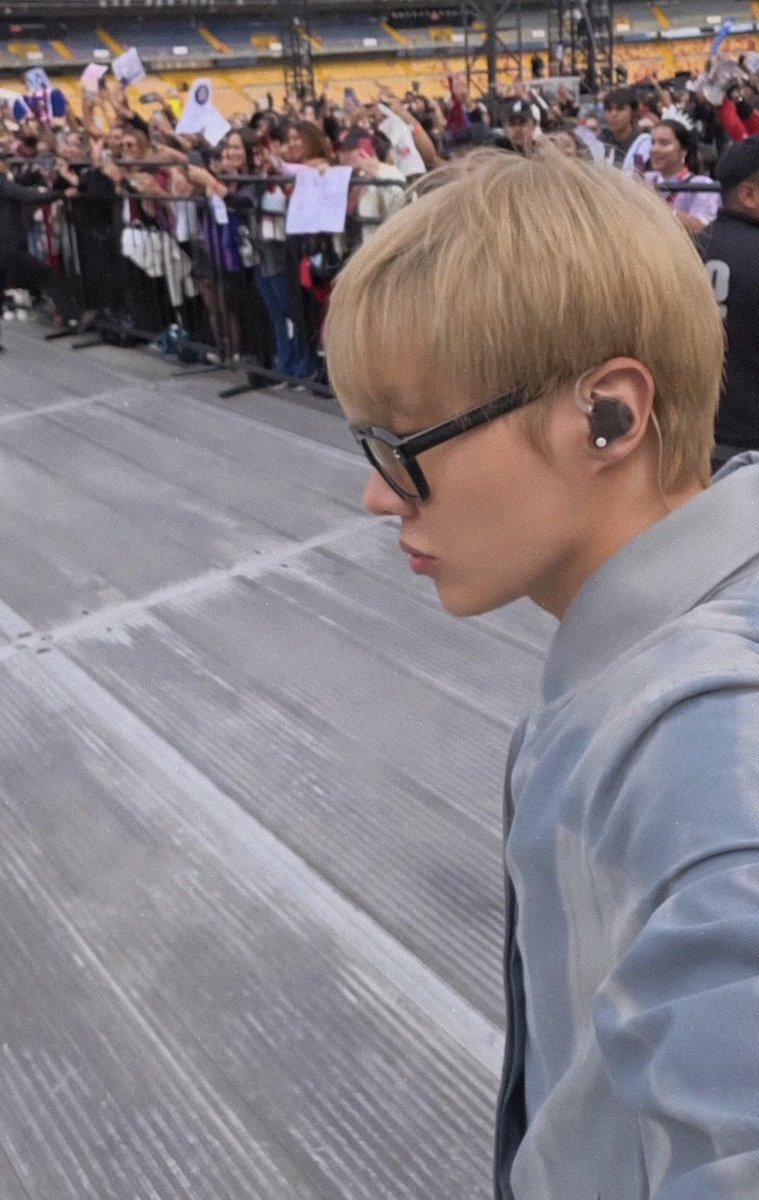 Hskitta's tweet photo. I’m in love with blonde hoseok. https://t.co/h2Axb1qE2I