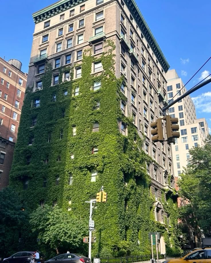 psyhies's tweet photo. La torre ahora que spreen la está llenando con ojas https://t.co/NG4QrNYZ3w