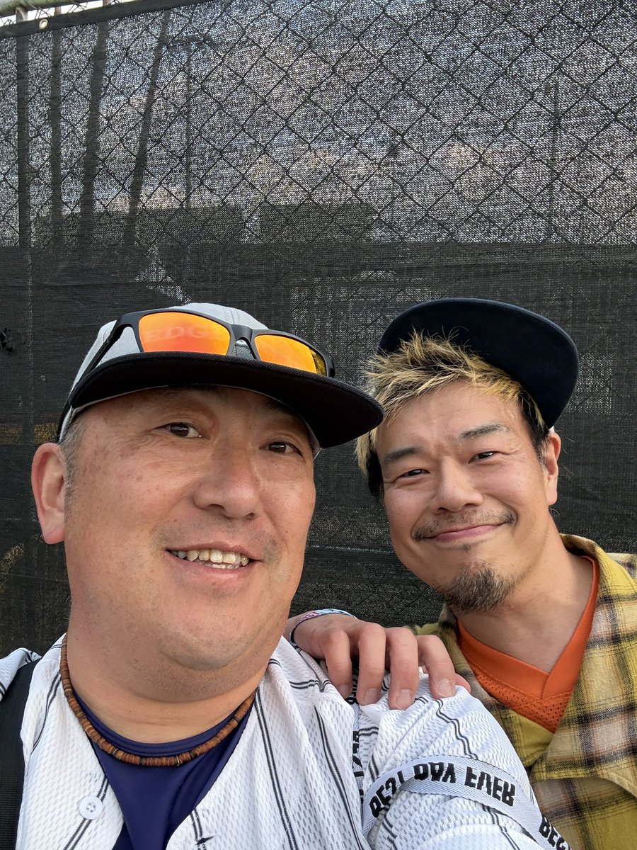 go_2_kyt's tweet photo. 1夜明けて…
あんなに汗かいて拳を振り上げたライブは初めてだった
TAKUMA���、絶対熊本に来てよ！お待ちしてますって言ったからねwロスであなたに貰ったピック、地震でもなくさなかったよ✌️
#10FEET #みやこめっせ #テンフィ https://t.co/AKD7WdfcGe