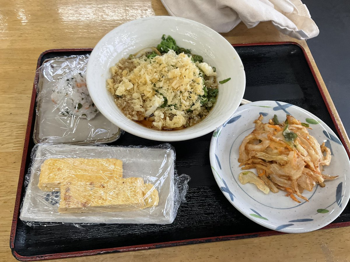 sugich_btp's tweet photo. 朝うどん https://t.co/qW2PAYHIrt