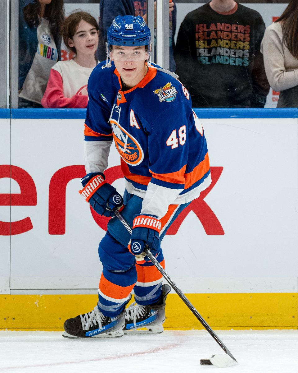 MAtthew SchAefer 👀

He is the youngest player in @​NYIslanders history to officially wear a letter! 
 [📷](https://pbs.twimg.com/media/HTvloGKboAAxfhP.jpg) [📷