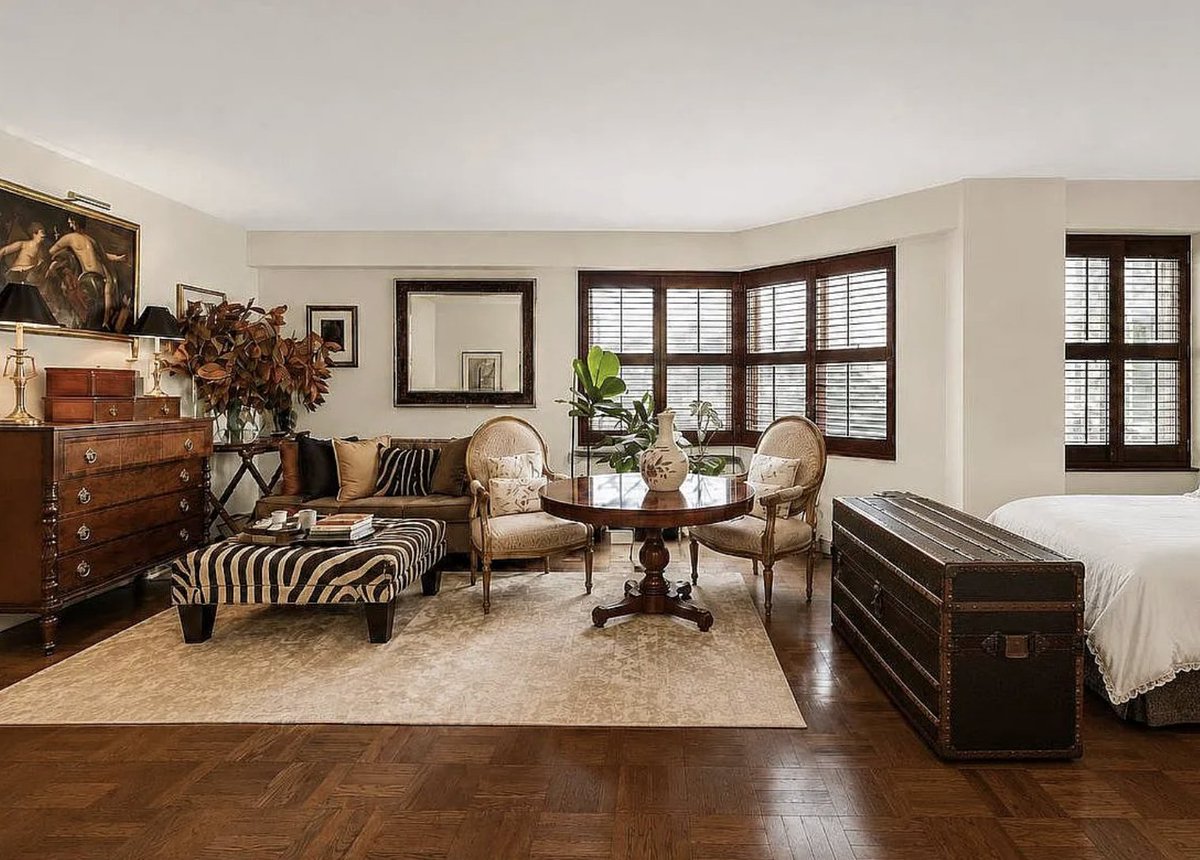 UESHomesGuide's tweet photo. Pin-drop quiet on the 10th floor in the heart of Lenox Hill. 🏙️

📍 205 E 63rd St 
✨ Spacious alcove studio 
🔑 24/7 doorman building 
🚇 Subway right outside 
🐾 Pet-friendly

$230,000 https://t.co/vORnLbZdqo
