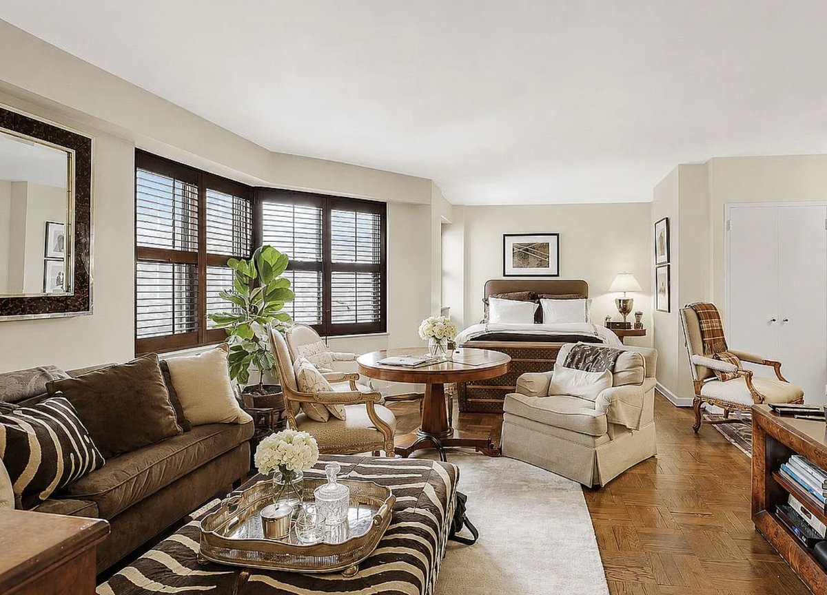 UESHomesGuide's tweet photo. Pin-drop quiet on the 10th floor in the heart of Lenox Hill. 🏙️

📍 205 E 63rd St 
✨ Spacious alcove studio 
🔑 24/7 doorman building 
🚇 Subway right outside 
🐾 Pet-friendly

$230,000 https://t.co/vORnLbZdqo